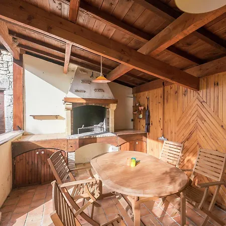 別荘 Charming Retreat In Bouniagues, Cleaning Included *