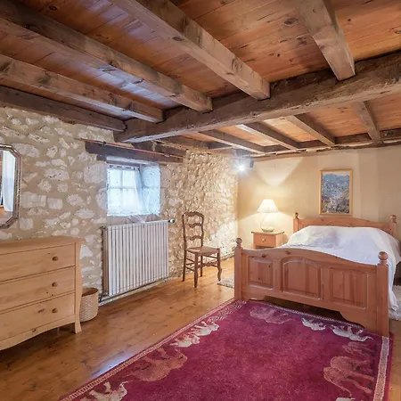 別荘 Charming Retreat In Bouniagues, Cleaning Included